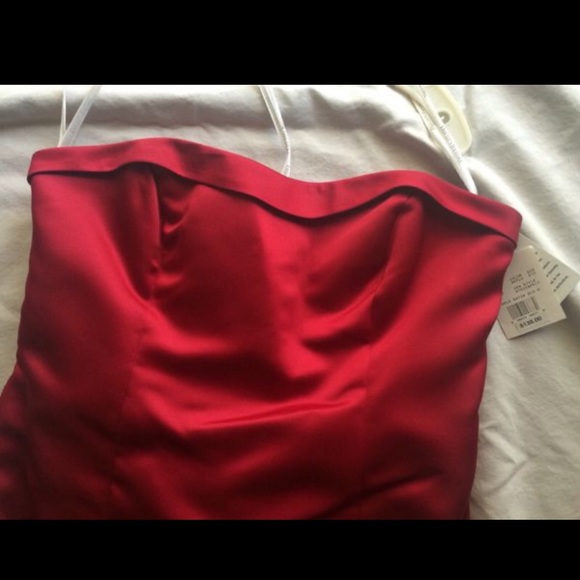 Gown - Picture 4 of 5